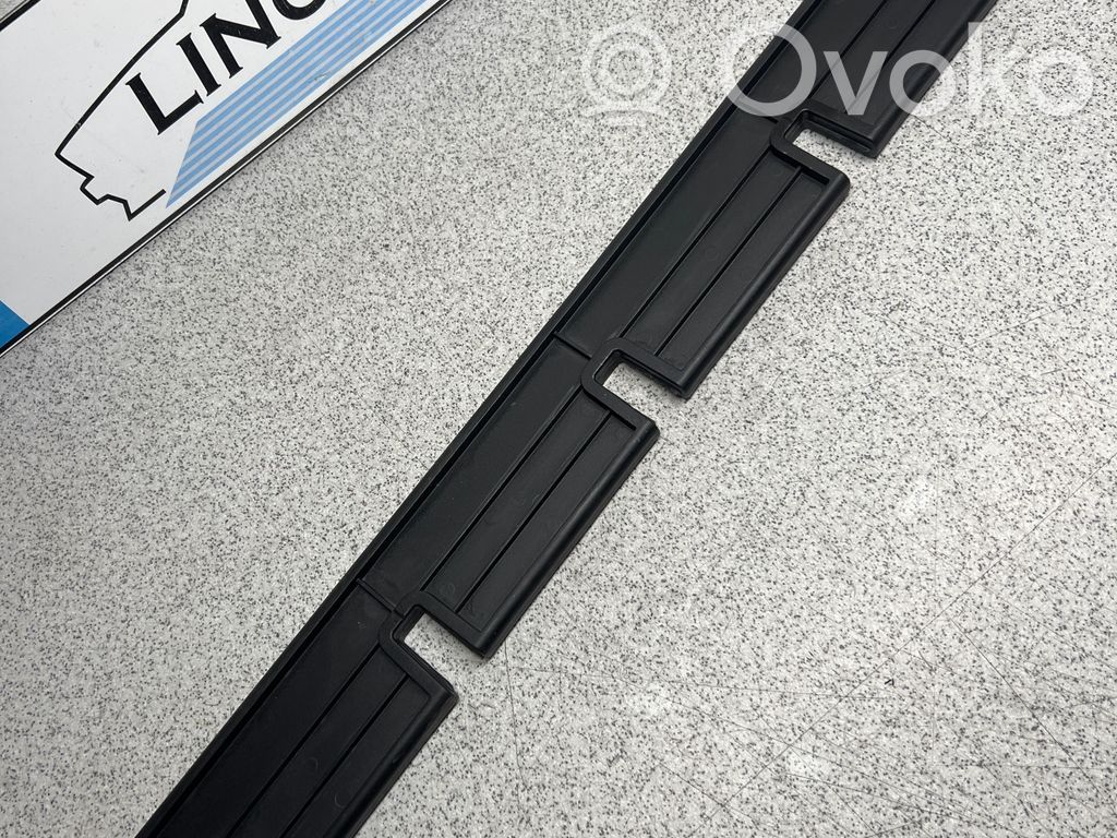 Other trunk/boot trim element   7116736