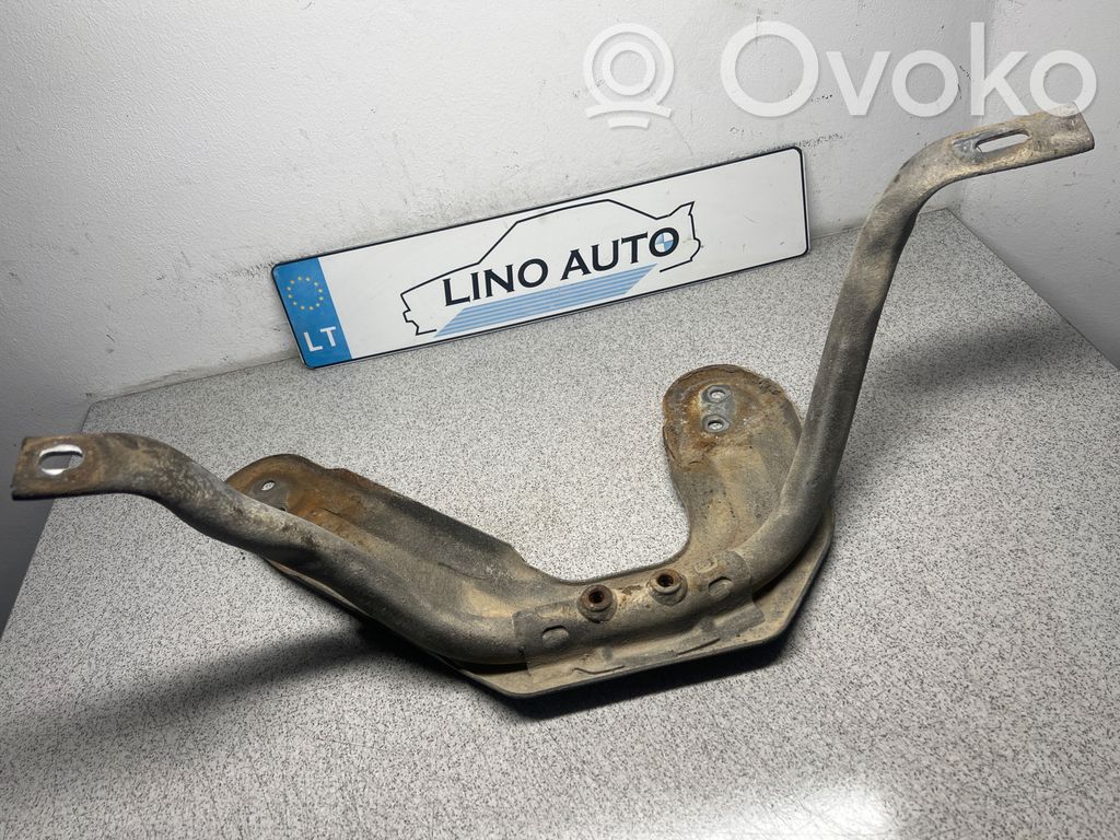 BMW 5 E60 E61 Cits aizmugures šasijas elements 