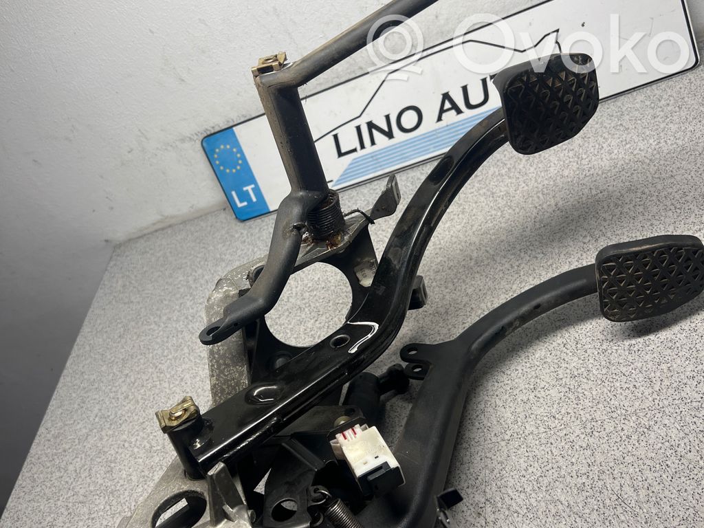 BMW 5 E39 Pedal assembly 