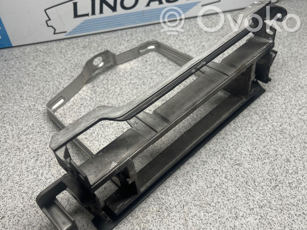 BMW 5 E39 Moldura de la unidad delantera de radio/GPS 