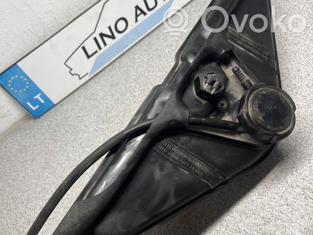 BMW 7 E32 Aušinimo skysčio išsiplėtimo bakelis 