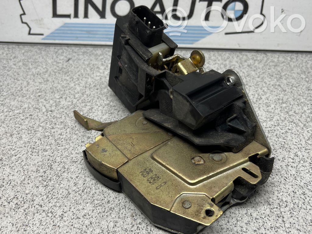 BMW 5 E34 Serratura portiera anteriore 