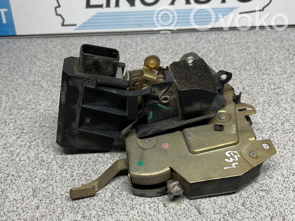 BMW 5 E34 Priekšpusē slēdzene 