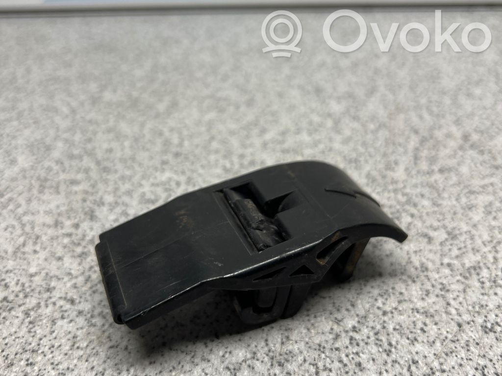 Radiator mount bracket   1723341