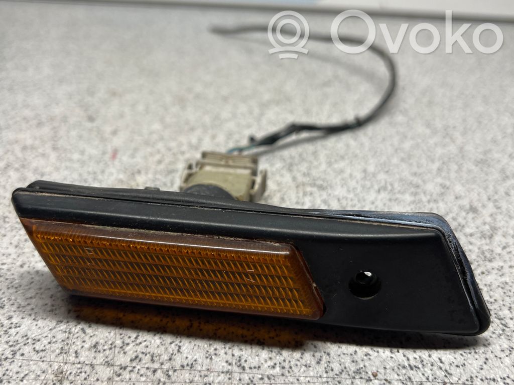 Front fender indicator light   1378013,1378402