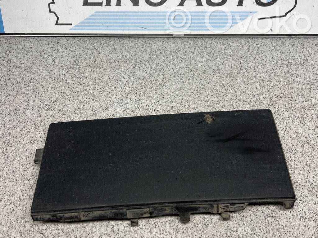 BMW 5 E34 Abdeckung Deckel Abschleppöse vorne 