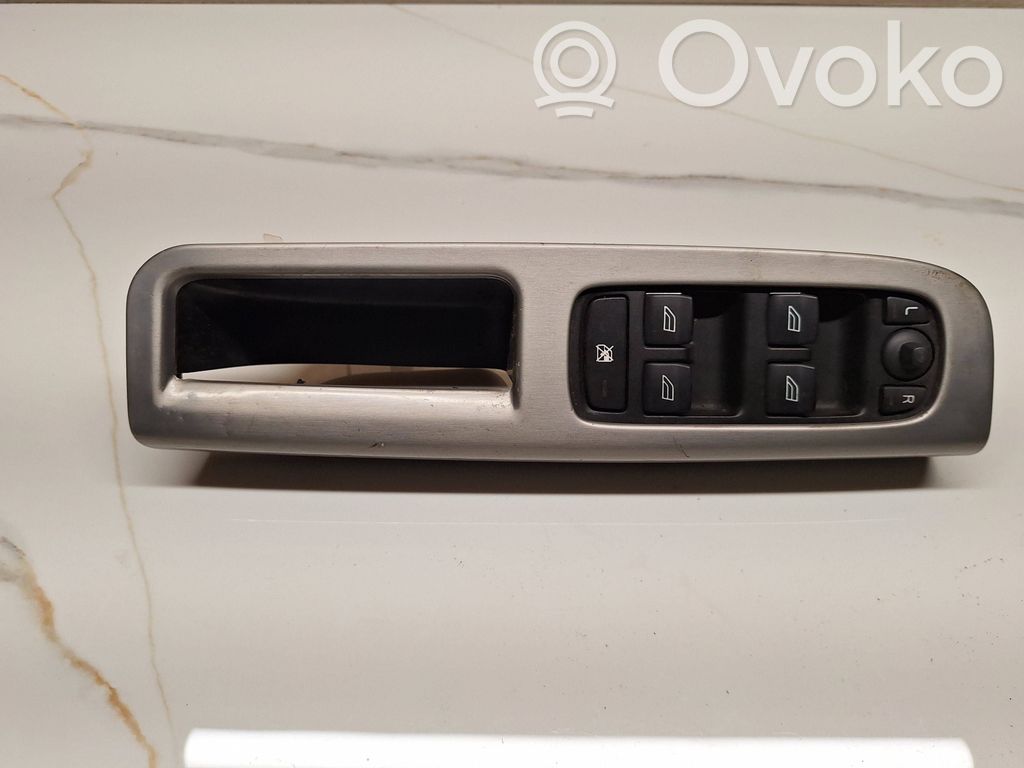 Electric window control switch   06401406,07019780,68201J08