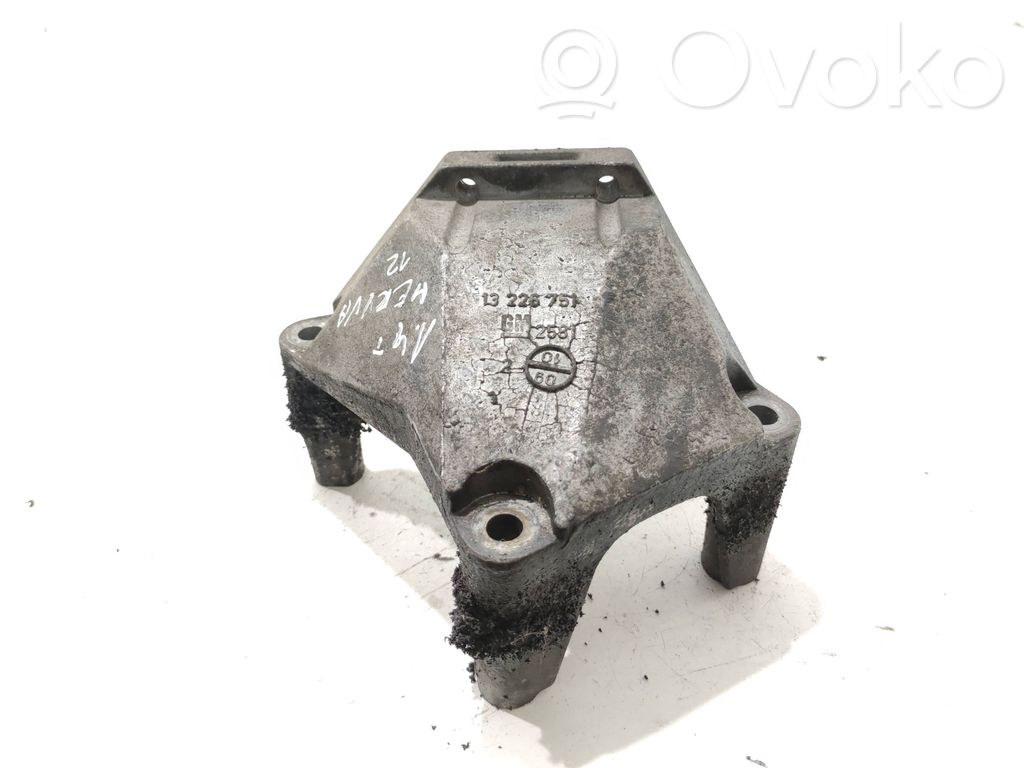 Opel Meriva B Engine mounting bracket 