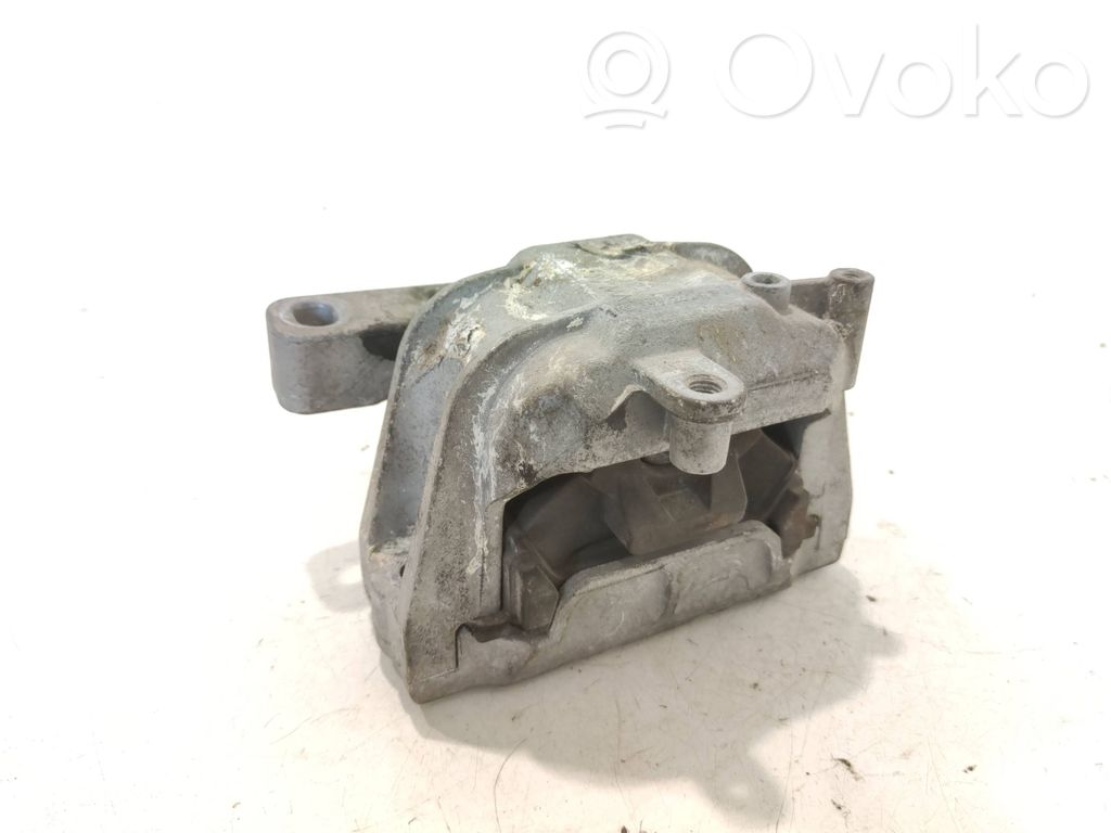 Volkswagen PASSAT B6 Engine mount bracket 