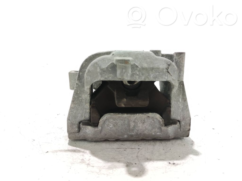 Volkswagen PASSAT B6 Engine mount bracket 