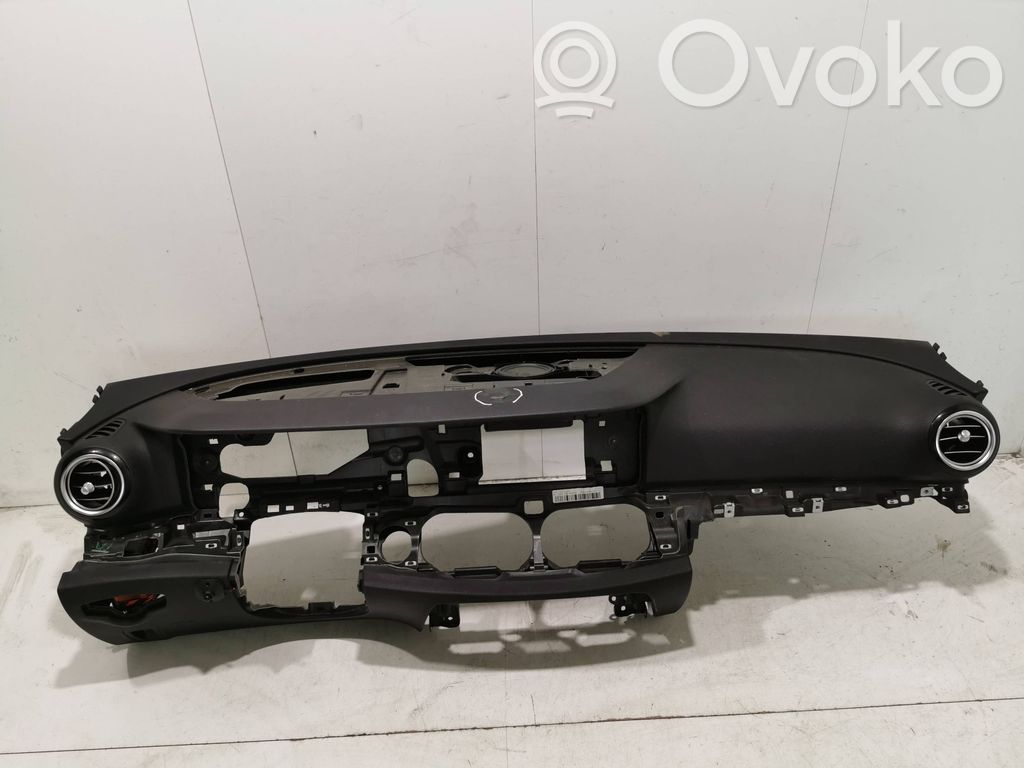 Mercedes-Benz E W213 Panelė 