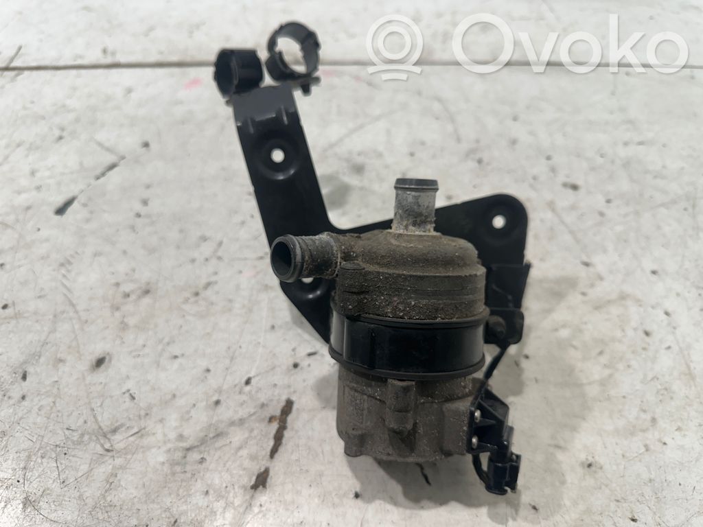 Audi A4 S4 B9 Vesipumppu 