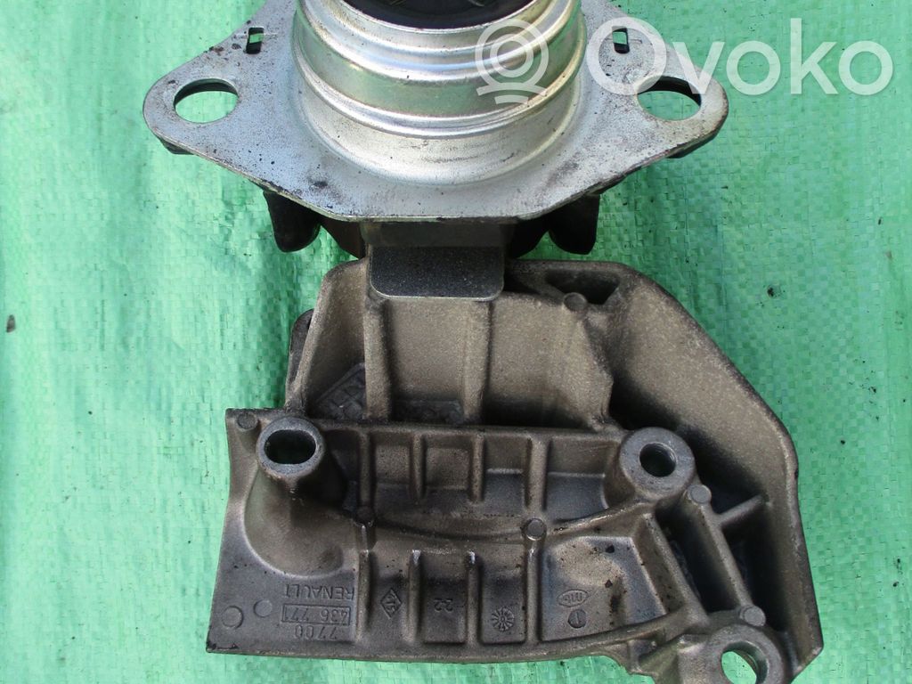 Engine mount bracket   7700436771