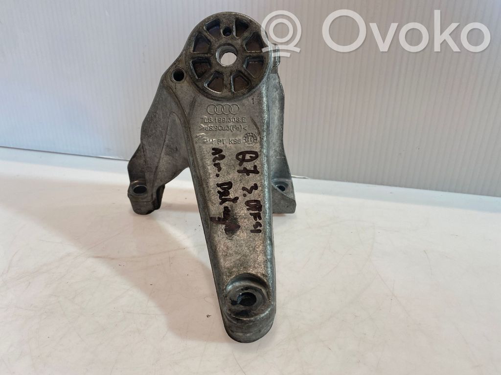 Audi Q7 4L Engine mounting bracket 