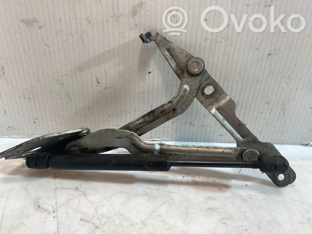 Audi A4 S4 B5 8D Tailgate/trunk strut/damper 