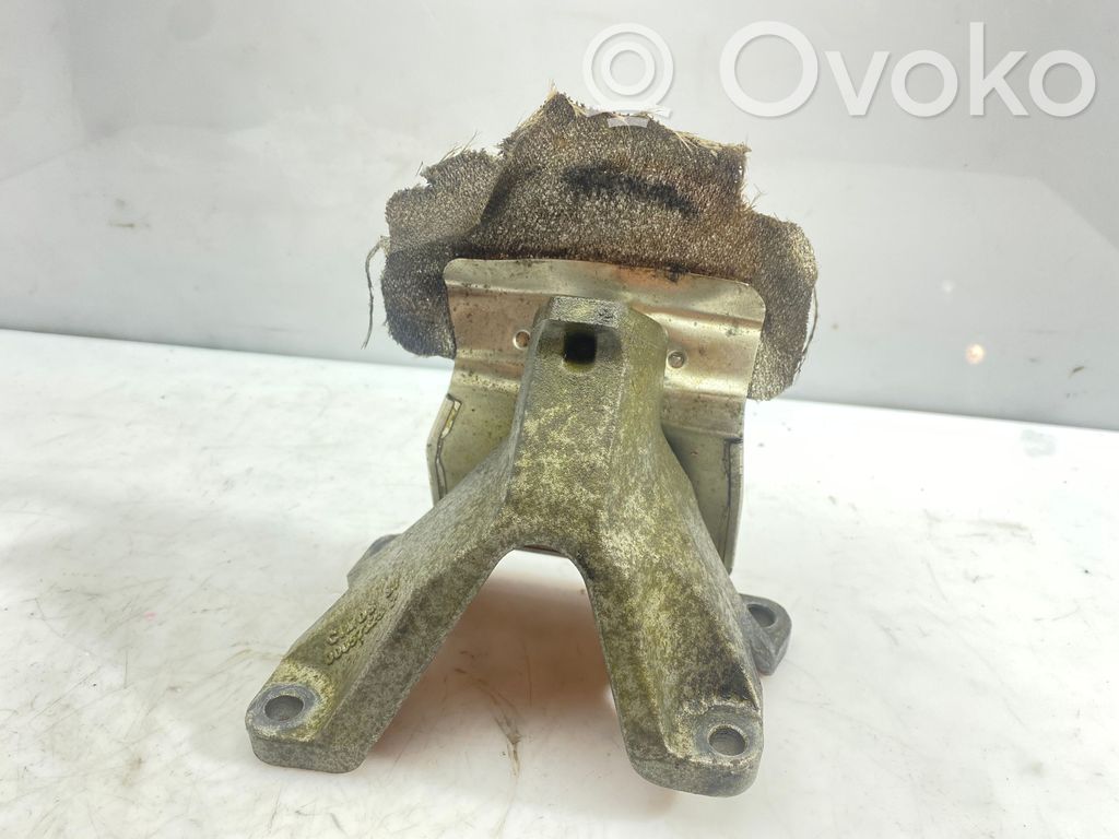 Audi Q5 SQ5 8R Engine mounting bracket 