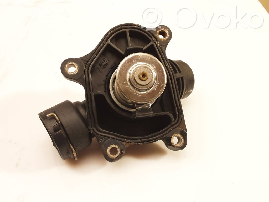 BMW 5 E60 E61 Termostaatin kotelo 