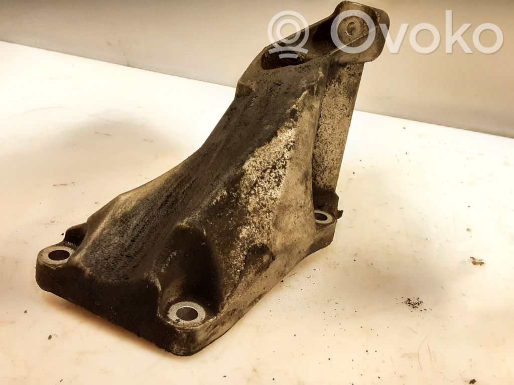 Volkswagen PASSAT B5.5 Engine mounting bracket 