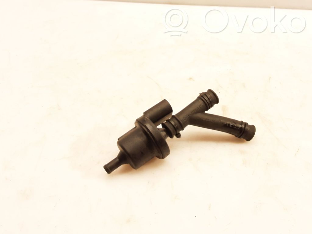 Audi A4 S4 B6 8E 8H Válvula de vacío (Usadas) 