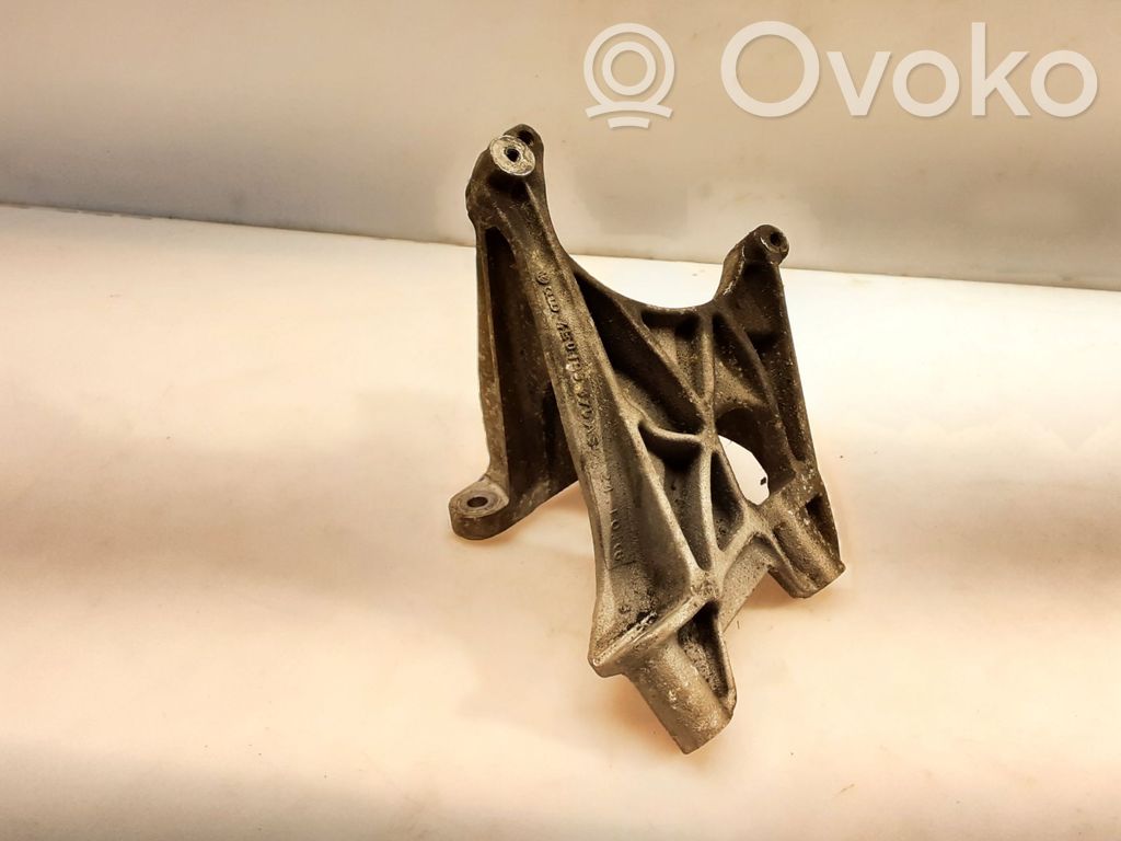 Audi A8 S8 D3 4E Engine mounting bracket 