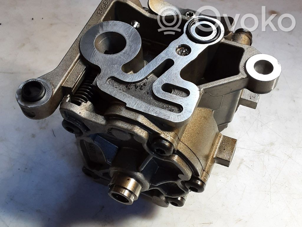 Audi Q7 4M Oil pump 