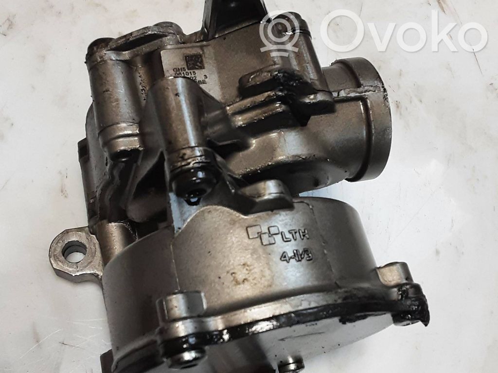 Audi A6 S6 C7 4G Oil pump 