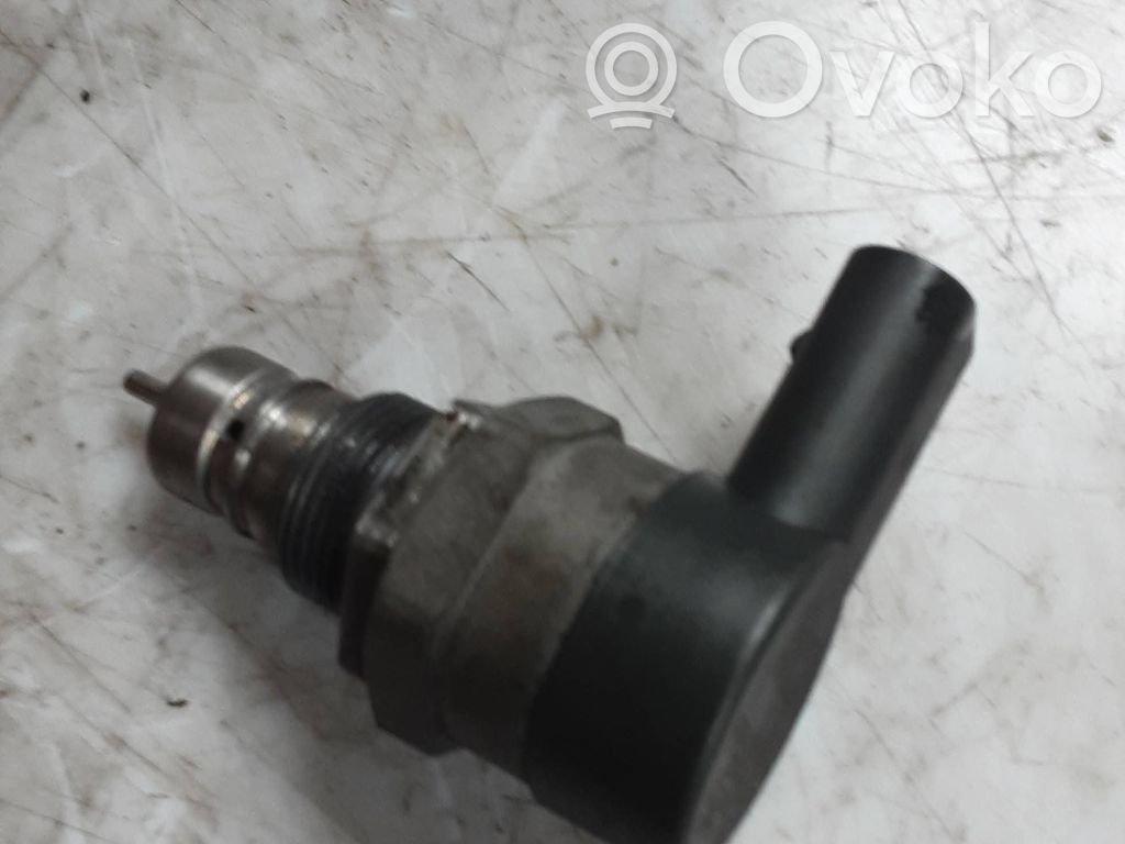 Audi Q7 4L Regulator ciśnienia paliwa 