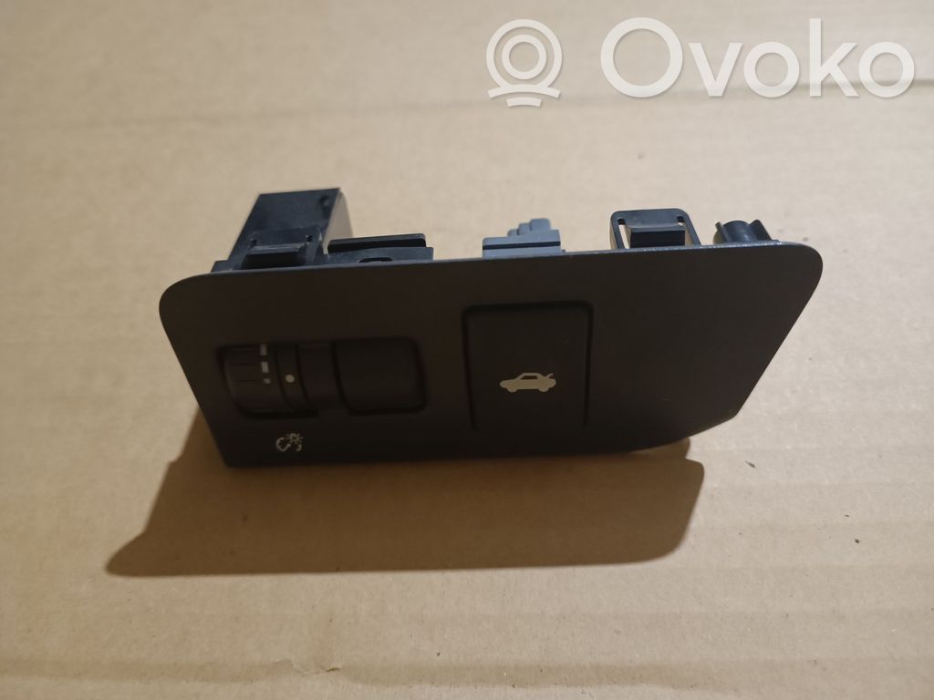 Toyota GT 86 Tailgate opening switch 
