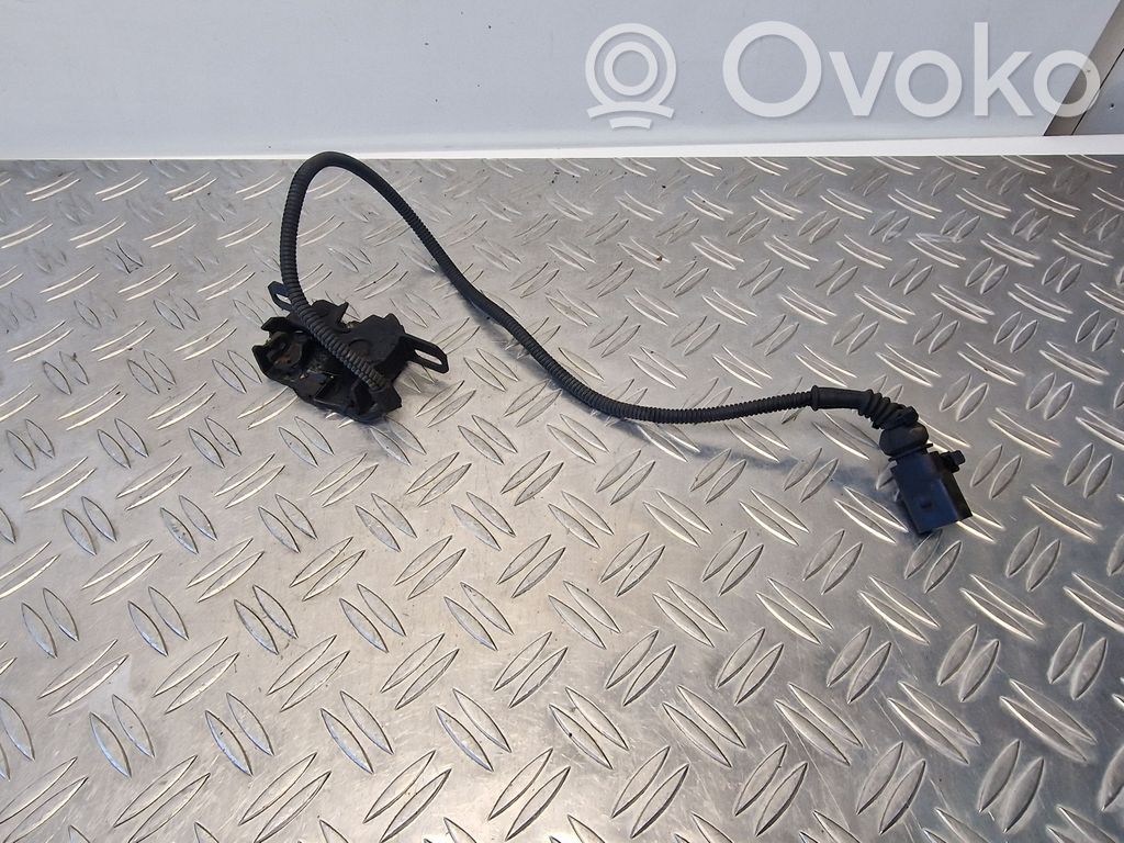 Audi A8 S8 D3 4E Dzinēja pārsega slēdzene 