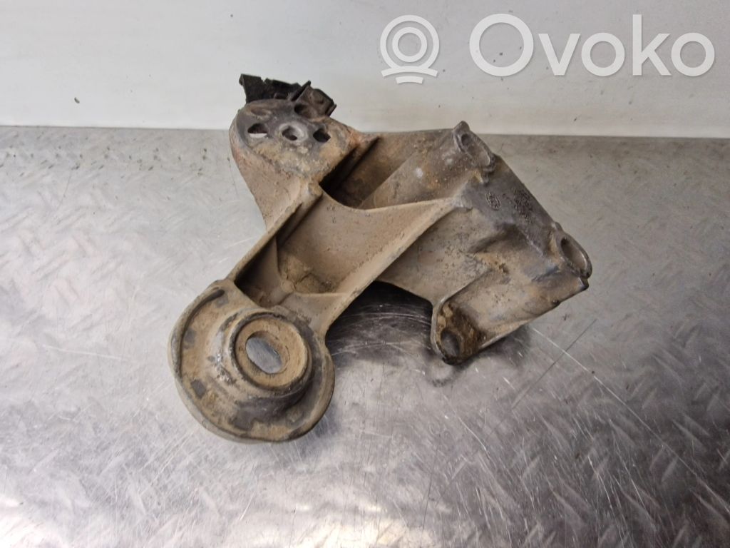 Engine mounting bracket   4Z7199352