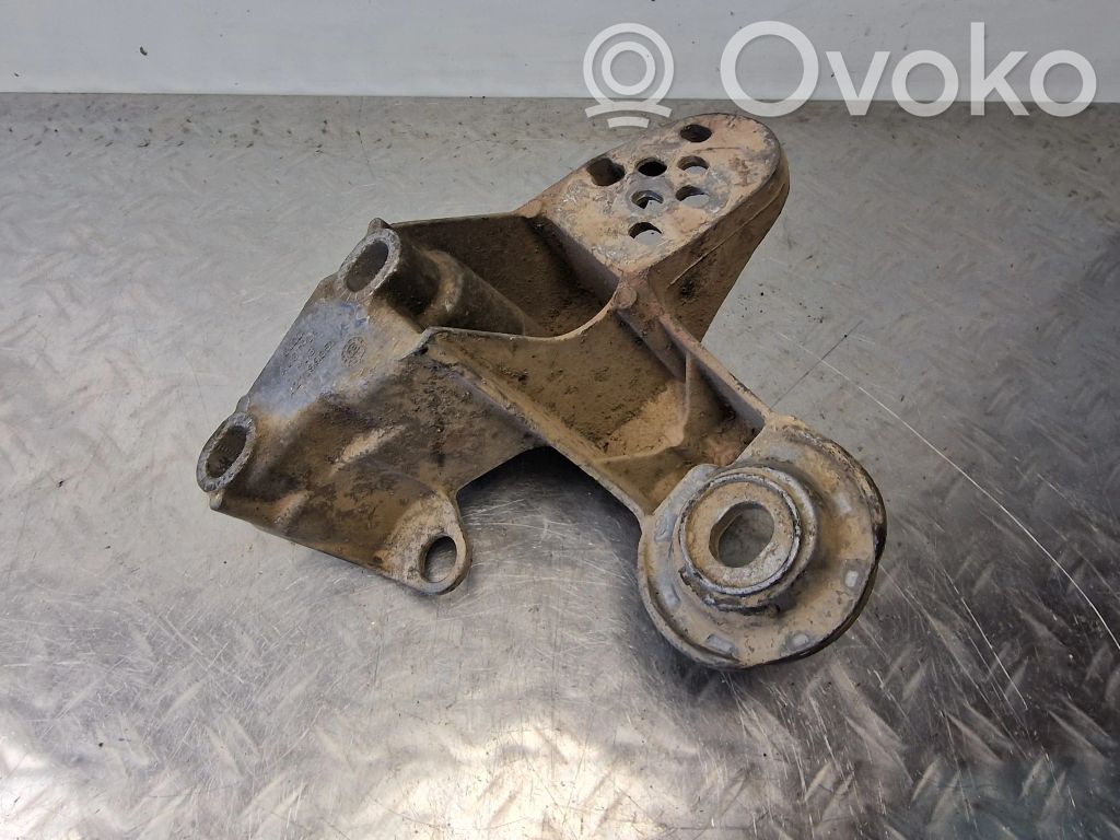 Engine mounting bracket   4Z7199351