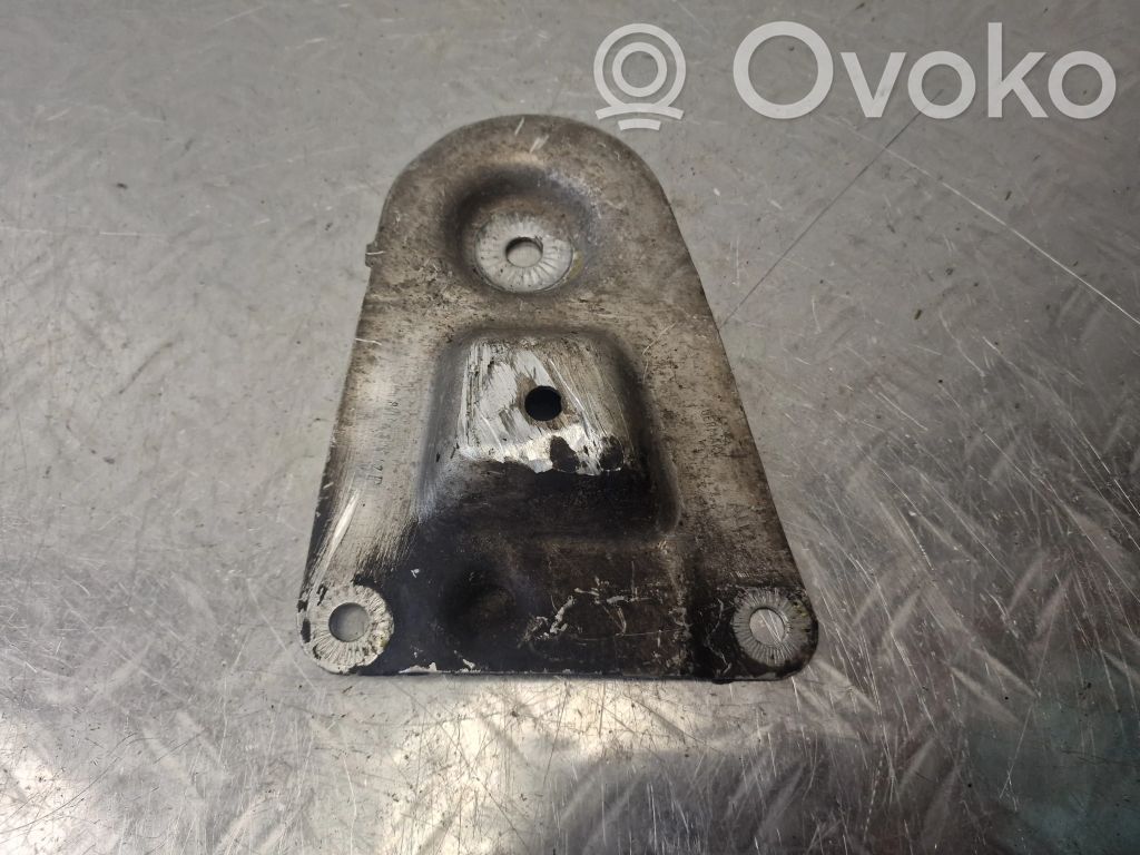 Volkswagen PASSAT B5 Engine mounting bracket 