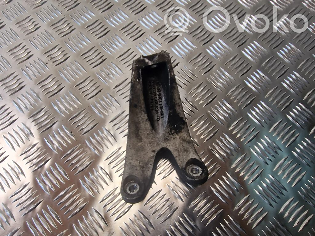 Audi A8 S8 D3 4E Engine mounting bracket 