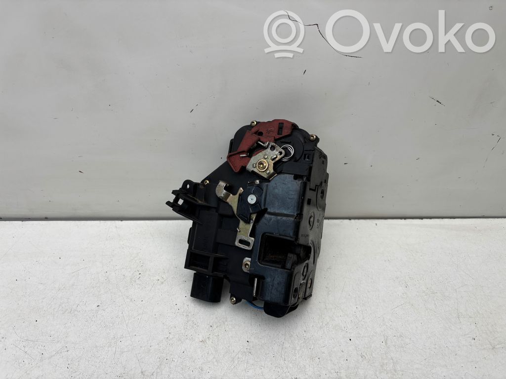 Audi A2 Priekšpusē slēdzene 