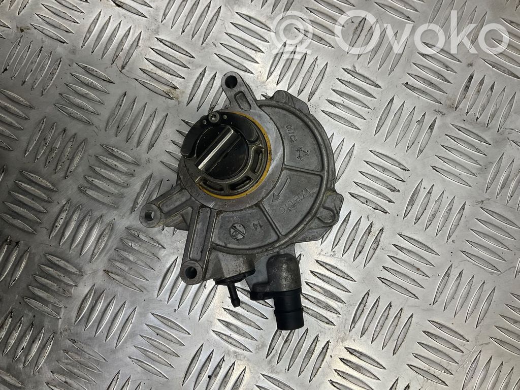 BMW 7 F01 F02 F03 F04 Vacuum pump 