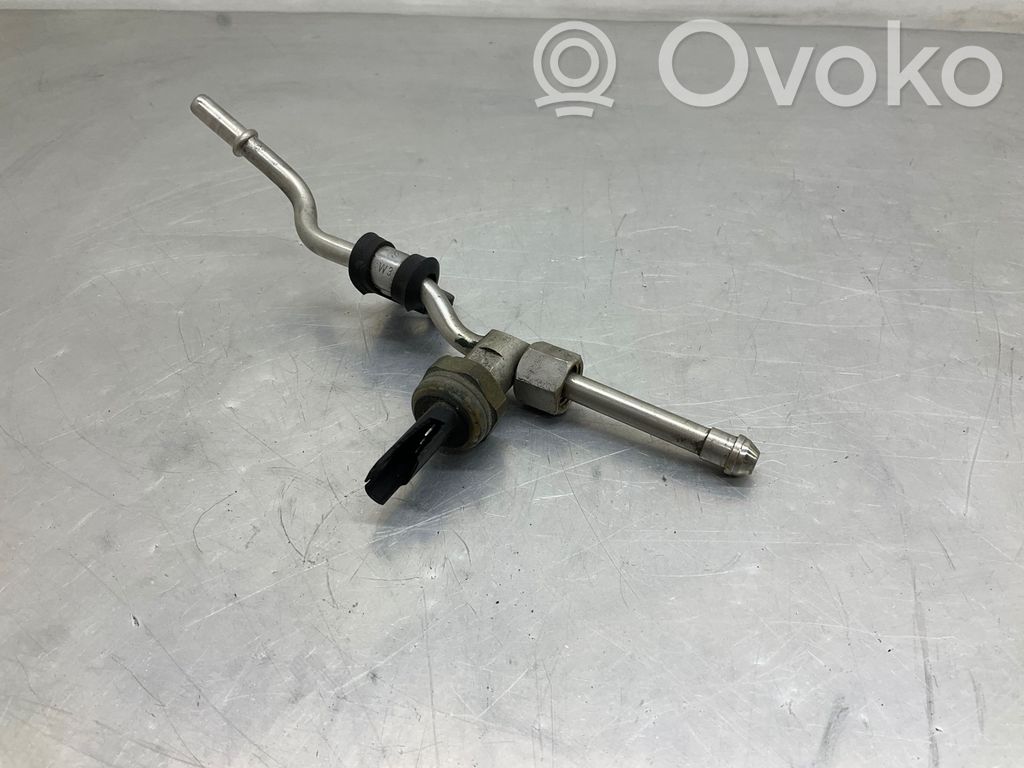 BMW 5 E60 E61 Fuel injector supply line/pipe 