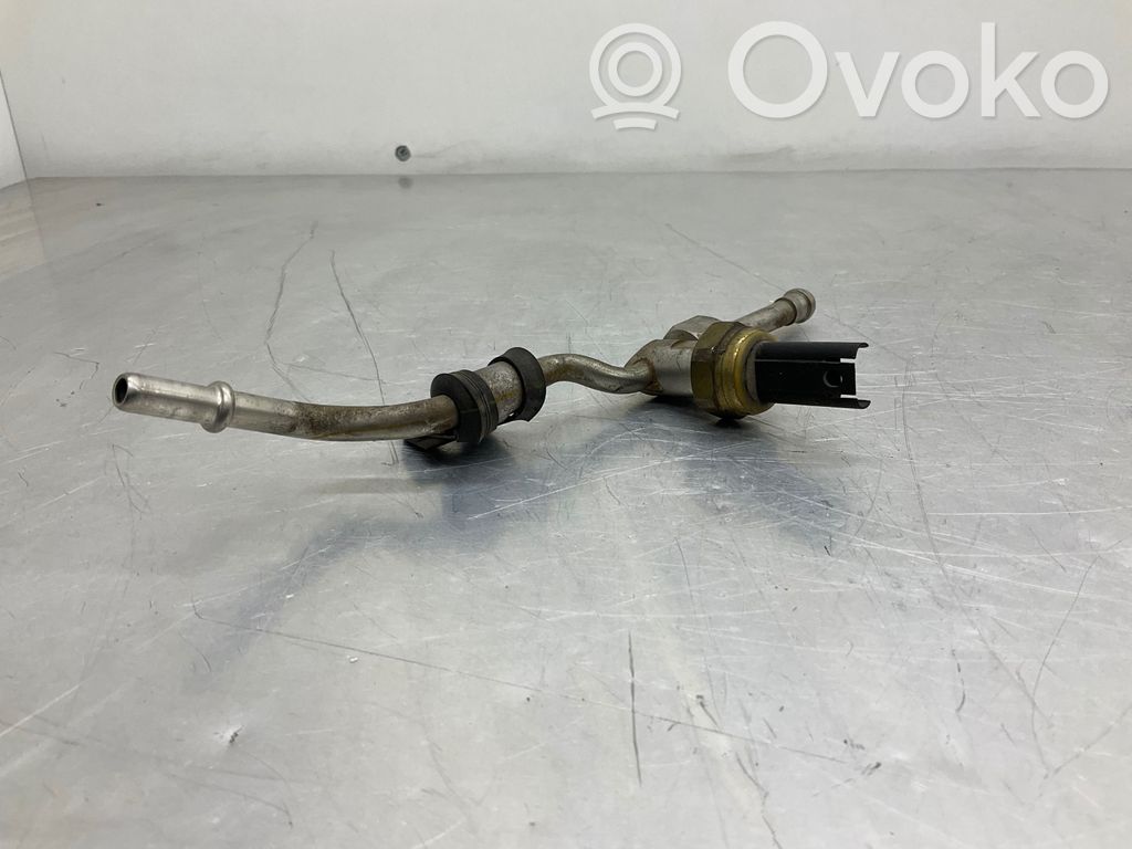 BMW 5 E60 E61 Fuel injector supply line/pipe 