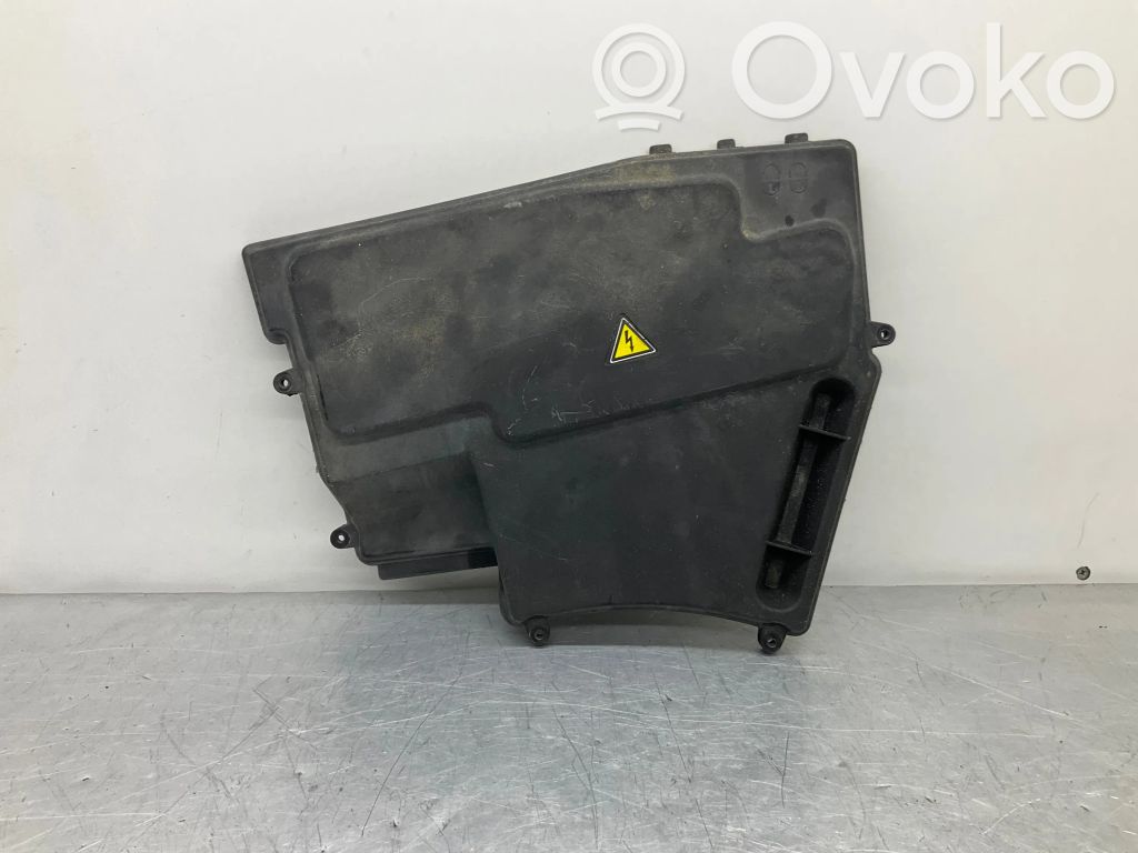 BMW 5 E60 E61 Dangtelis saugiklių dėžės 