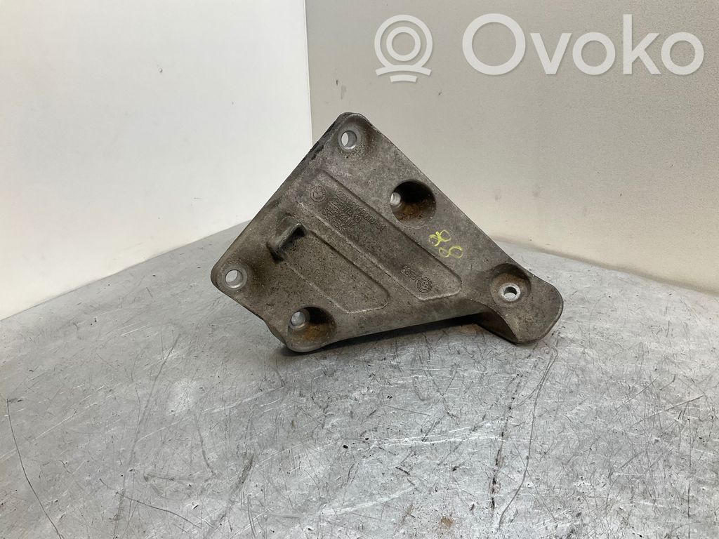 BMW 5 E60 E61 Engine mounting bracket 