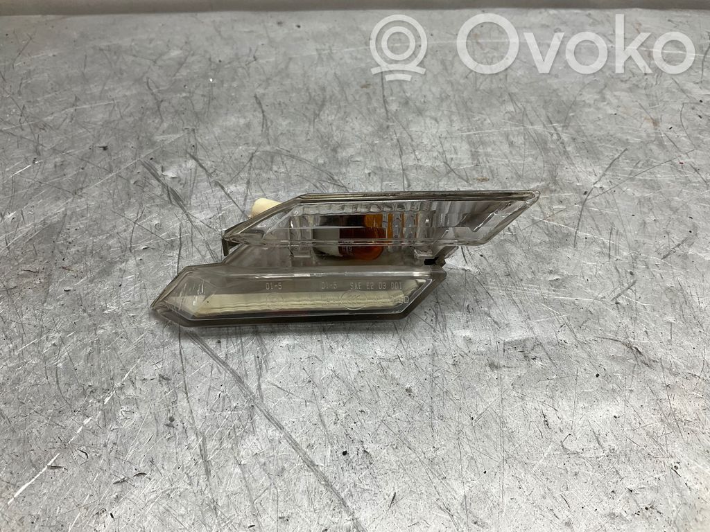 Front fender indicator light   7165810