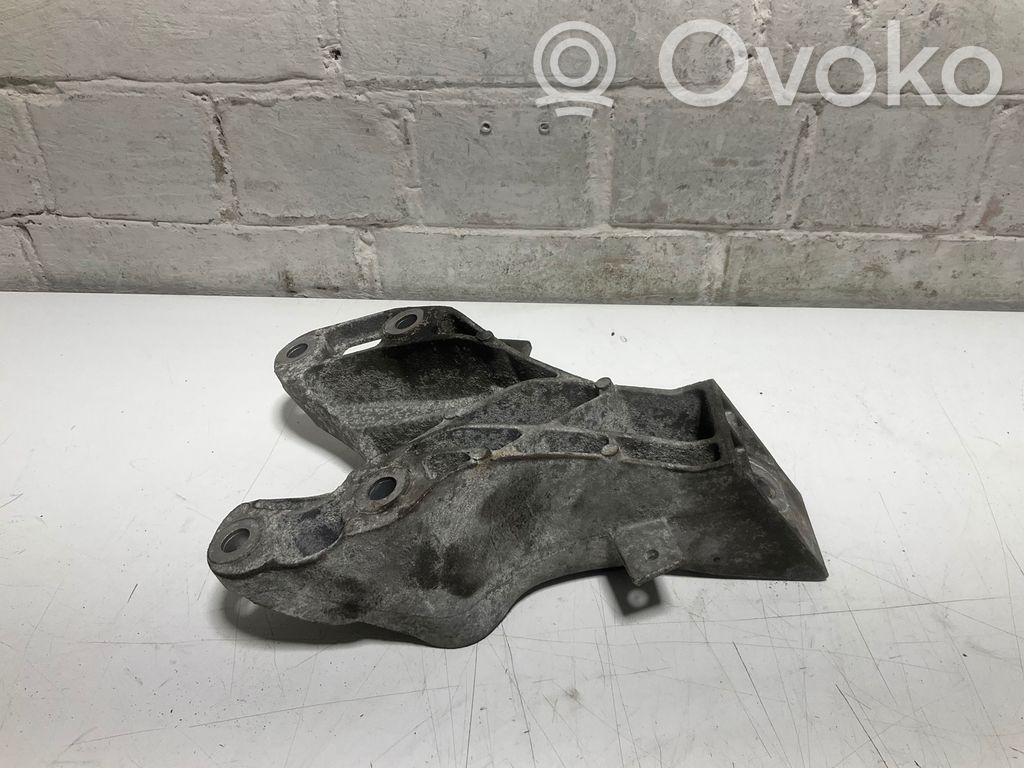 BMW X5 E70 Engine mounting bracket 