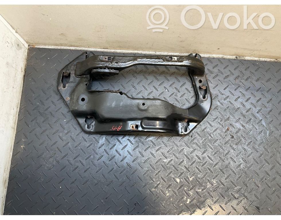 BMW X5 E70 Gearbox mounting bracket 
