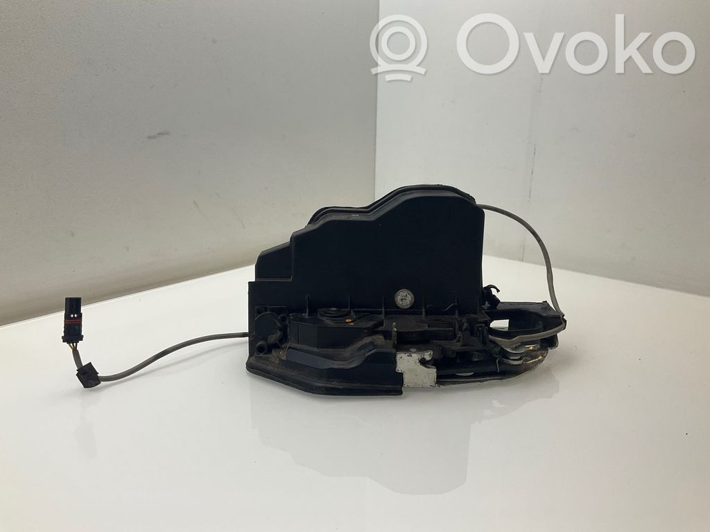 BMW 5 GT F07 Front door lock 