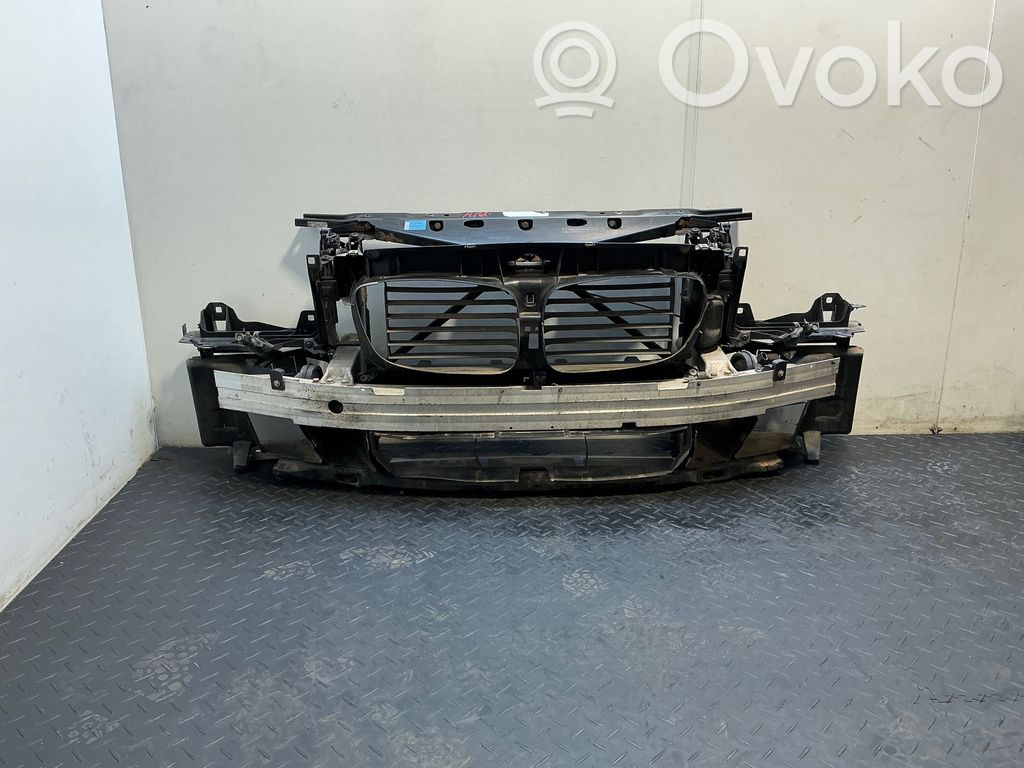 BMW 5 GT F07 Radiatorių panelė 