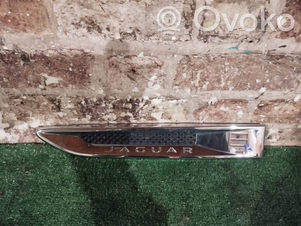 Jaguar XE Rejilla del guardabarros 