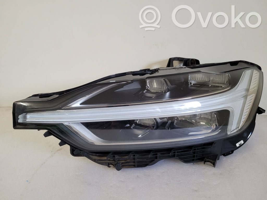 Volvo XC60 Lampa przednia 