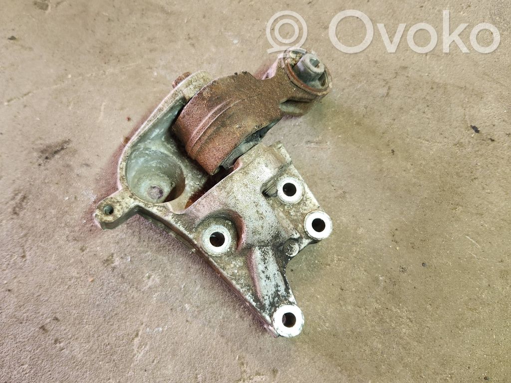 Peugeot 407 Engine mounting bracket 