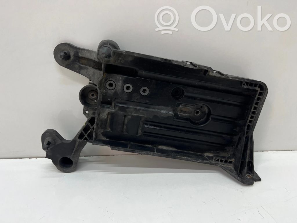 Volkswagen PASSAT B8 Półka akumulatora 