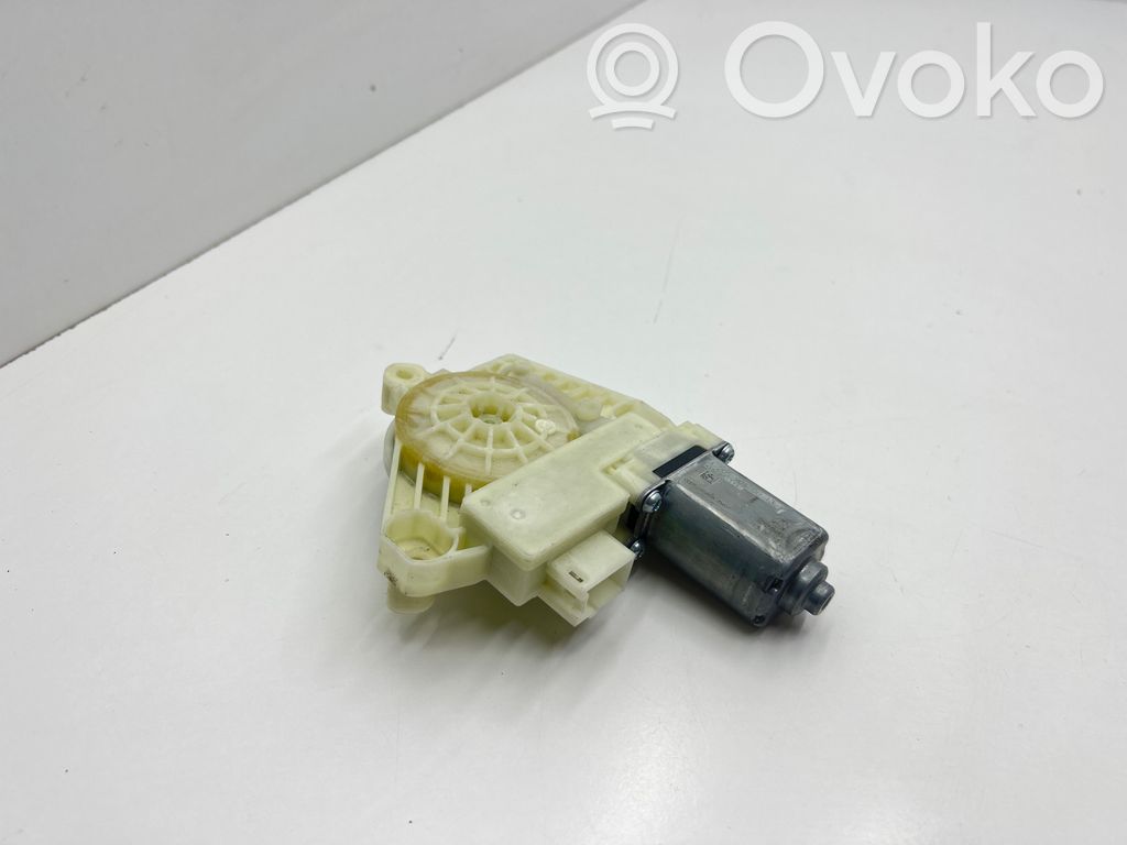 Mercedes-Benz C W205 Silnik regulatora szyby drzwi przednich 