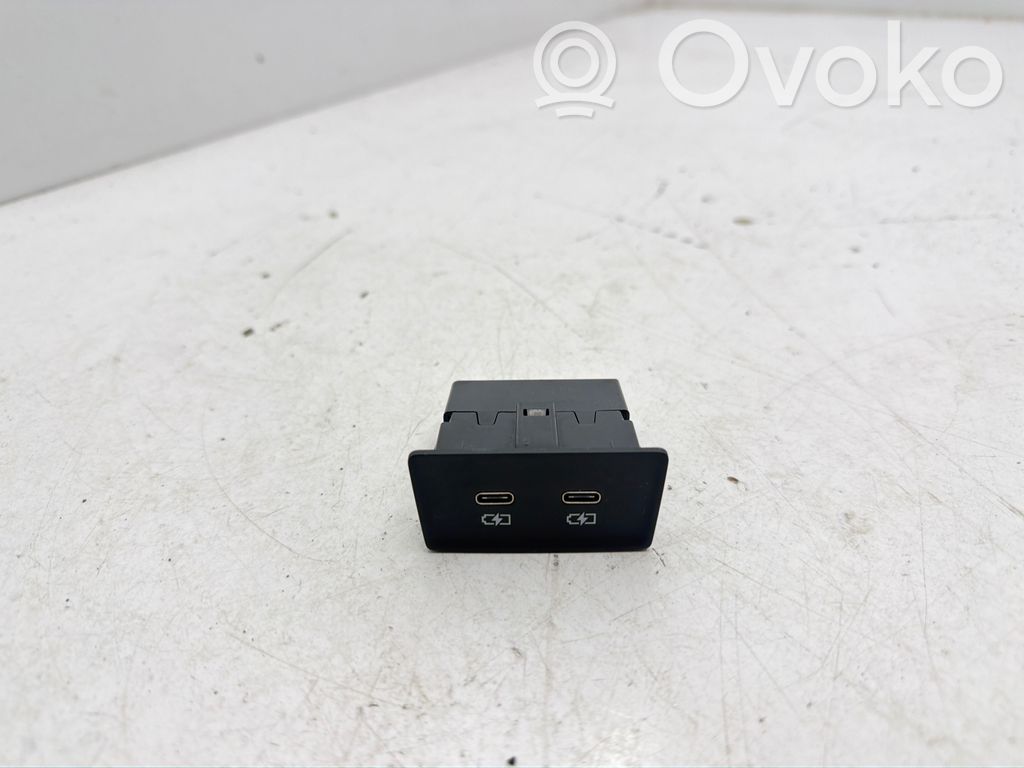 Audi A3 8Y Conector de radio EUR ISO 